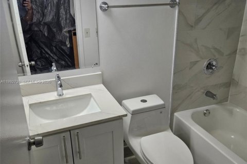 Immobilier commercial à vendre à Hollywood, Floride № 2056911 - photo 19