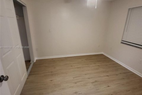 Immobilier commercial à vendre à Hollywood, Floride № 2056911 - photo 12