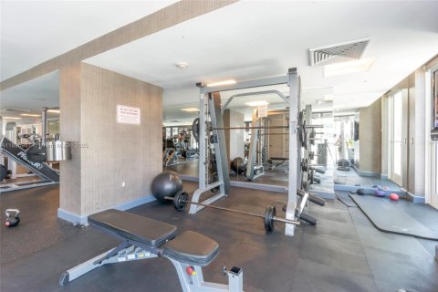 Condo in Miami, Florida, 2 bedrooms  № 1944502 - photo 17