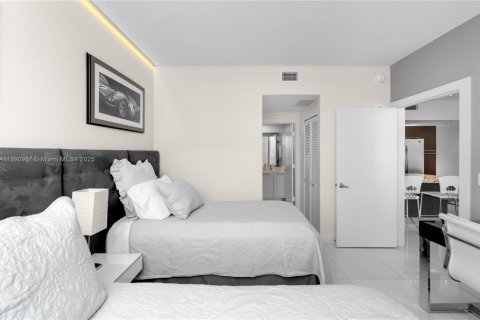 Condo in Miami, Florida, 2 bedrooms  № 1944502 - photo 10