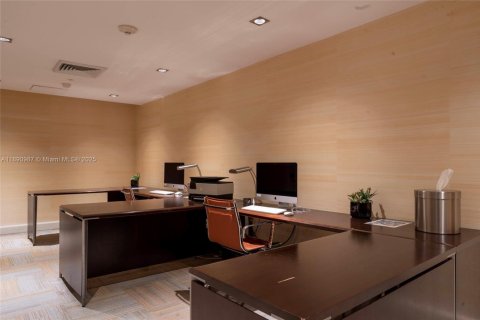 Condo in Miami, Florida, 2 bedrooms  № 1944502 - photo 20
