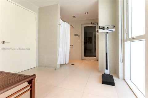 Condo in Miami, Florida, 2 bedrooms  № 1944502 - photo 23