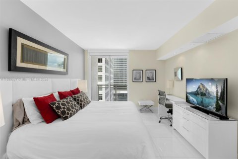 Condo in Miami, Florida, 2 bedrooms  № 1944502 - photo 5