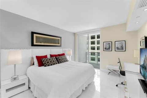 Condo in Miami, Florida, 2 bedrooms  № 1944502 - photo 6
