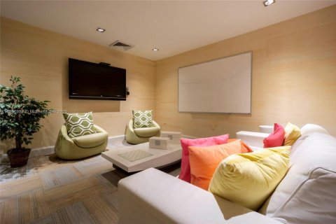 Condo in Miami, Florida, 2 bedrooms  № 1944502 - photo 19
