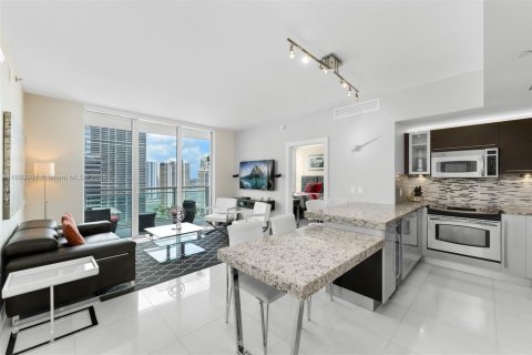 Condo in Miami, Florida, 2 bedrooms  № 1944502 - photo 1