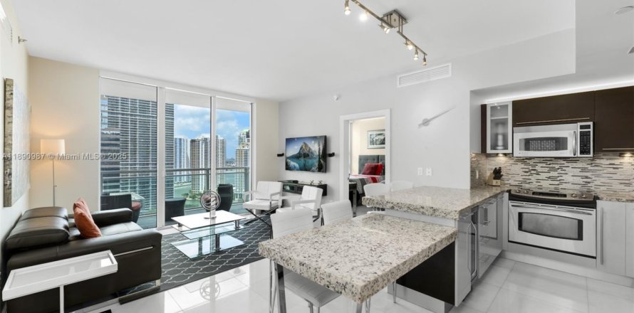 Condo in Miami, Florida, 2 bedrooms № 1944502