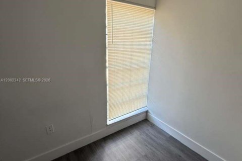 Condo in North Miami, Florida, 2 bedrooms  № 2067727 - photo 10