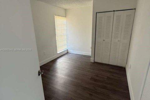 Condo in North Miami, Florida, 2 bedrooms  № 2067727 - photo 9