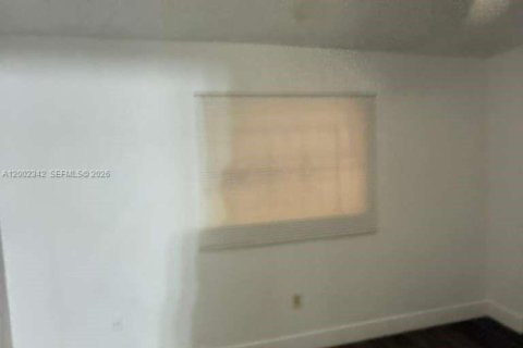 Condo in North Miami, Florida, 2 bedrooms  № 2067727 - photo 13