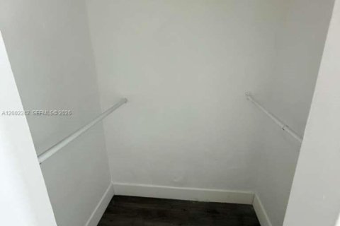 Condo in North Miami, Florida, 2 bedrooms  № 2067727 - photo 14