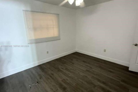 Condo in North Miami, Florida, 2 bedrooms  № 2067727 - photo 17