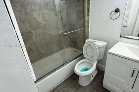 Condo in North Miami, Florida, 2 bedrooms  № 2067727 - photo 15