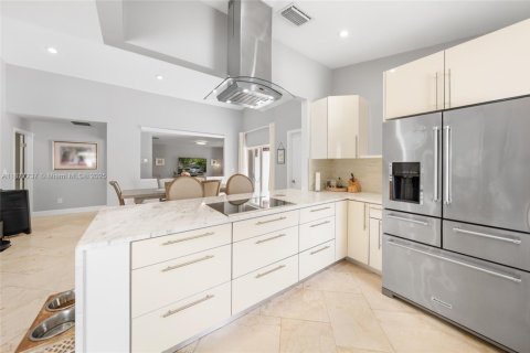 Casa en venta en Miami, Florida, 3 dormitorios, 167.69 m2 № 1929372 - foto 8
