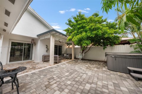 Casa en venta en Miami, Florida, 3 dormitorios, 167.69 m2 № 1929372 - foto 18