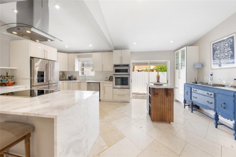 Casa en venta en Miami, Florida, 3 dormitorios, 167.69 m2 № 1929372 - foto 1