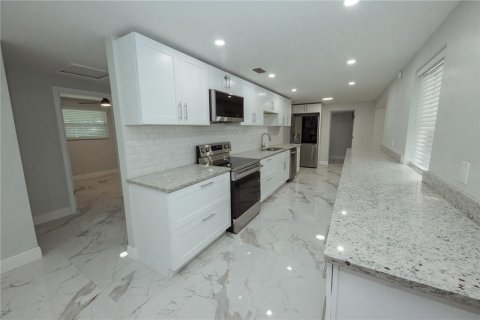 Casa en venta en Pinellas Park, Florida, 3 dormitorios, 125.42 m2 № 2356135 - foto 29