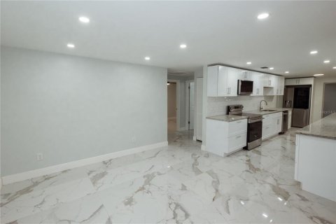 Casa en venta en Pinellas Park, Florida, 3 dormitorios, 125.42 m2 № 2356135 - foto 22