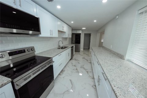 Casa en venta en Pinellas Park, Florida, 3 dormitorios, 125.42 m2 № 2356135 - foto 30