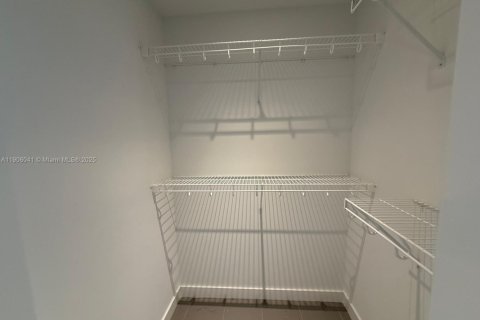 Copropriété à louer à Miami, Floride: 2 chambres, 81.57 m2 № 1956666 - photo 10