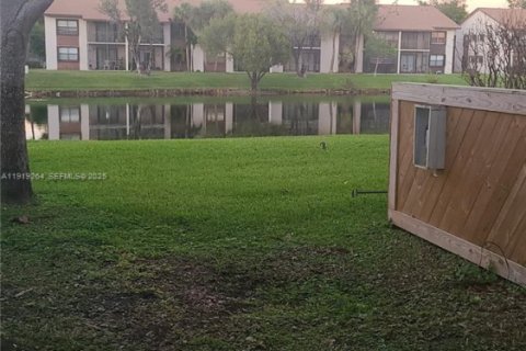 Condominio en venta en Sunrise, Florida, 2 dormitorios, 110.55 m2 № 1977126 - foto 1