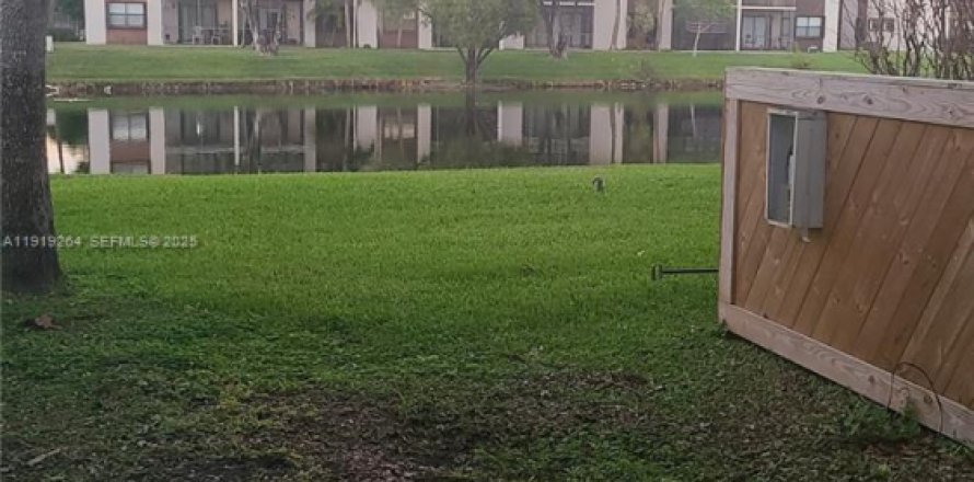 Condominio en Sunrise, Florida, 2 dormitorios № 1977126