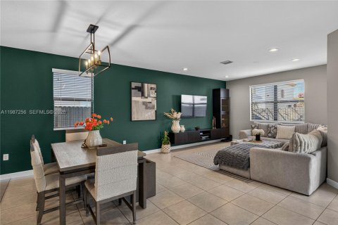 Купить виллу или дом в Хомстед, Флорида 4 спальни, 206.8м2, № 2047689 - фото 12