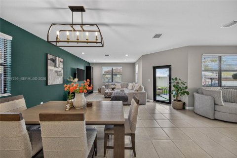 Купить виллу или дом в Хомстед, Флорида 4 спальни, 206.8м2, № 2047689 - фото 13