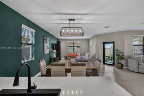 Купить виллу или дом в Хомстед, Флорида 4 спальни, 206.8м2, № 2047689 - фото 21