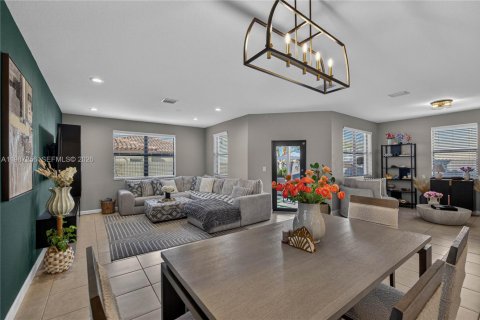 Купить виллу или дом в Хомстед, Флорида 4 спальни, 206.8м2, № 2047689 - фото 14