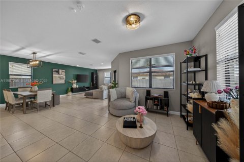 Купить виллу или дом в Хомстед, Флорида 4 спальни, 206.8м2, № 2047689 - фото 6