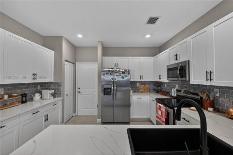 Купить виллу или дом в Хомстед, Флорида 4 спальни, 206.8м2, № 2047689 - фото 19