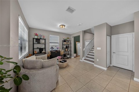 Купить виллу или дом в Хомстед, Флорида 4 спальни, 206.8м2, № 2047689 - фото 8