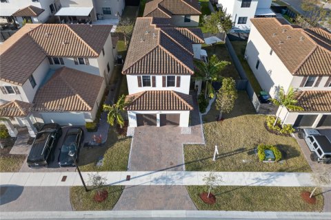 Купить виллу или дом в Хомстед, Флорида 4 спальни, 206.8м2, № 2047689 - фото 2