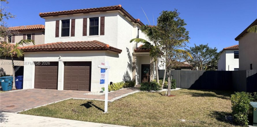 Дом в Хомстед, Флорида 4 спальни, 206.8м2 № 2047689