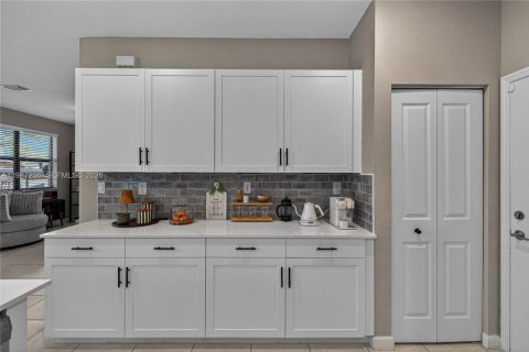 Купить виллу или дом в Хомстед, Флорида 4 спальни, 206.8м2, № 2047689 - фото 22