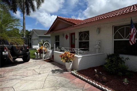 Villa ou maison à vendre à Coconut Creek, Floride: 3 chambres, 182.09 m2 № 1946041 - photo 1