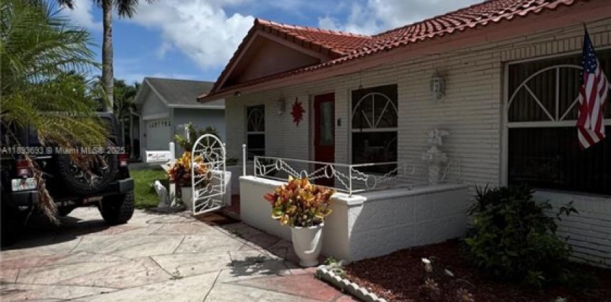 Villa ou maison à Coconut Creek, Floride 3 chambres, 182.09 m2 № 1946041
