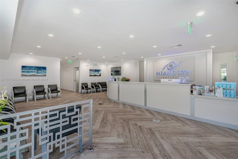 Commercial property in Hollywood, Florida № 1860996 - photo 16