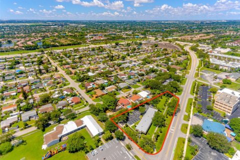 Commercial property in Hollywood, Florida № 1860996 - photo 10