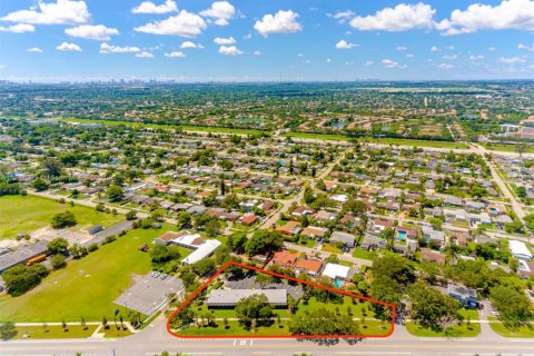 Commercial property in Hollywood, Florida № 1860996 - photo 14