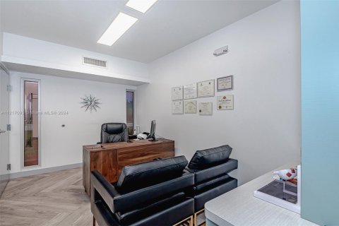 Commercial property in Hollywood, Florida № 1860996 - photo 24