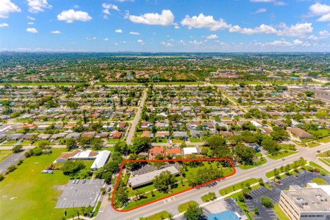 Commercial property in Hollywood, Florida № 1860996 - photo 9
