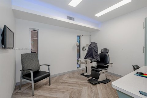 Commercial property in Hollywood, Florida № 1860996 - photo 30