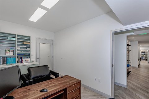 Commercial property in Hollywood, Florida № 1860996 - photo 25