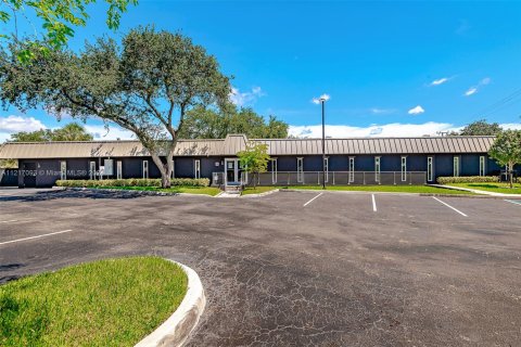 Commercial property in Hollywood, Florida № 1860996 - photo 3