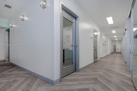 Commercial property in Hollywood, Florida № 1860996 - photo 23