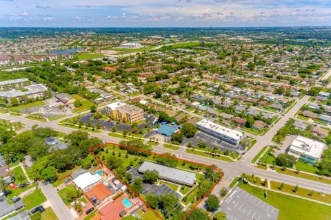 Commercial property in Hollywood, Florida № 1860996 - photo 11