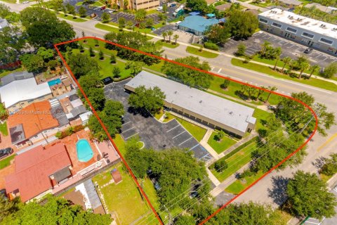 Commercial property in Hollywood, Florida № 1860996 - photo 2