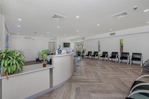 Commercial property in Hollywood, Florida № 1860996 - photo 19